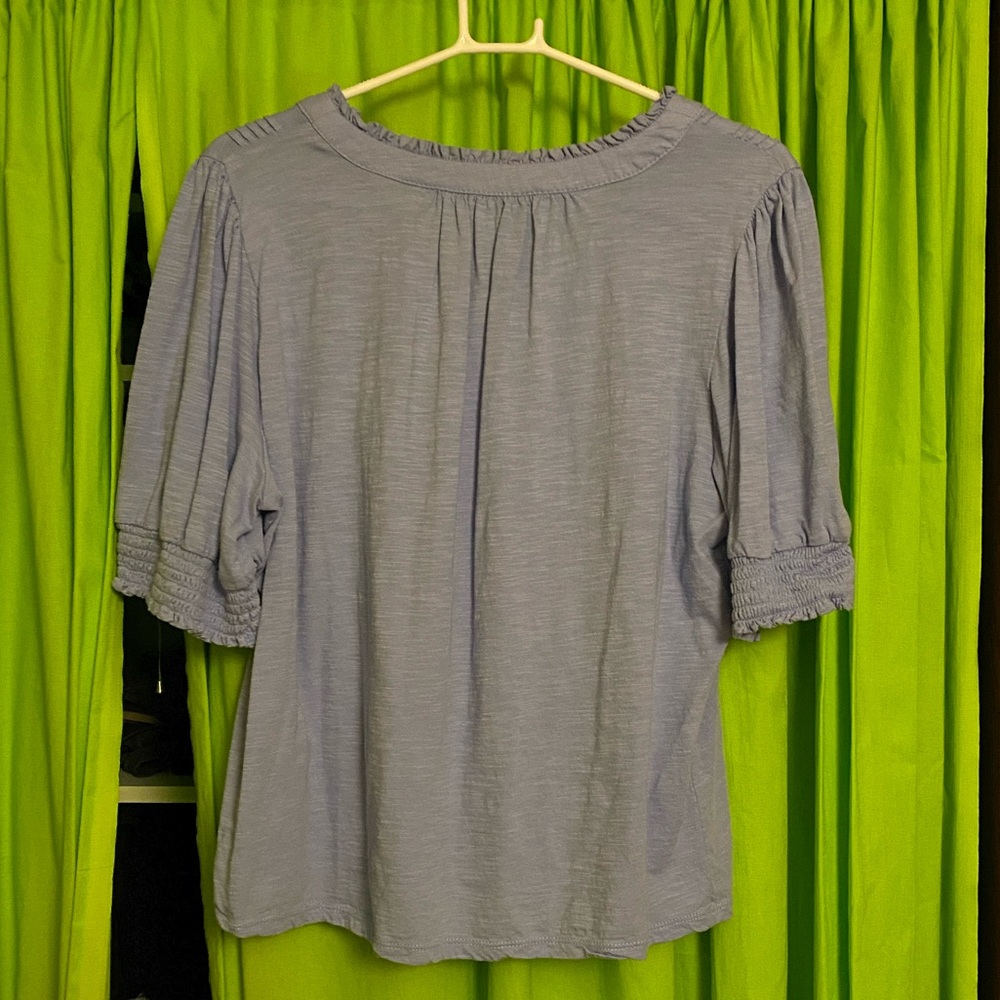 Land’s End Short Sleeve V-Neck Pleated Button-Up Blouse EUC - Picture 3 of 3